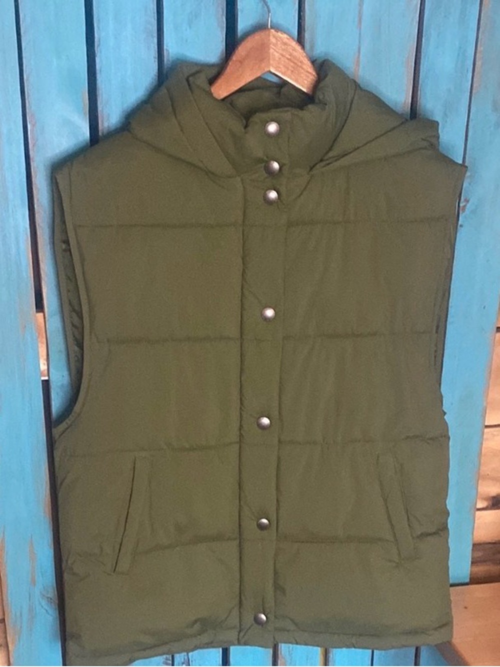 American Eagle Outfitters Olive Green Hooded Puffer Vest size small snap up